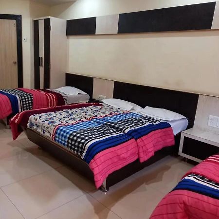 Sharan Hotel Shirdi Extérieur photo