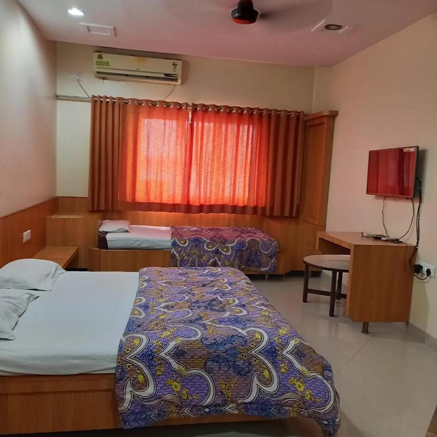 Sharan Hotel Shirdi Extérieur photo