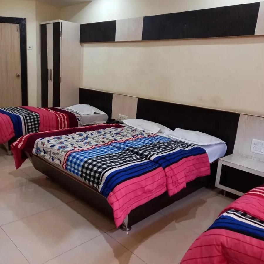 Sharan Hotel Shirdi Extérieur photo
