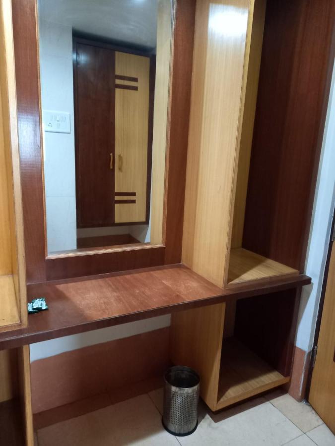 Sharan Hotel Shirdi Extérieur photo